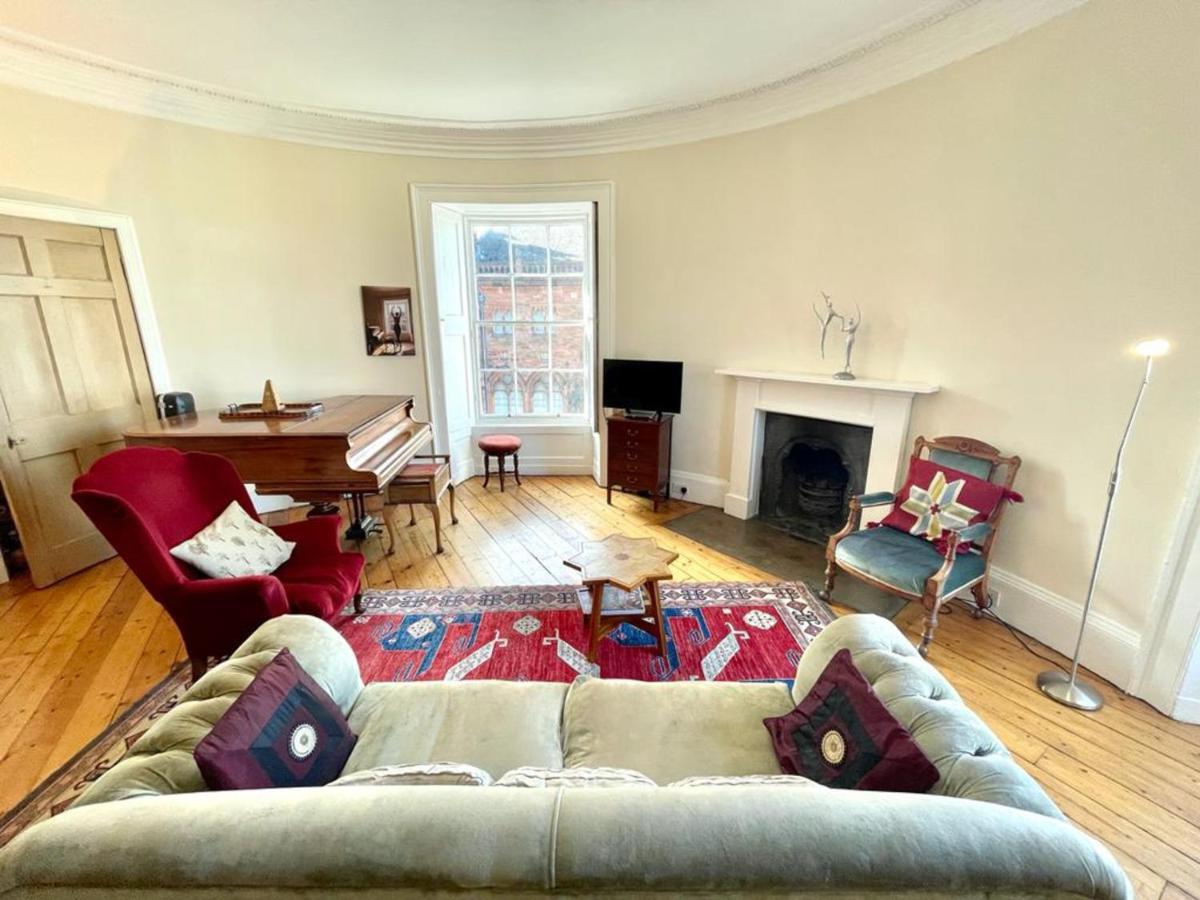 Incredible St Andrew'S Sq - 2 Bed In The Sky Apartman Edinburgh Kültér fotó